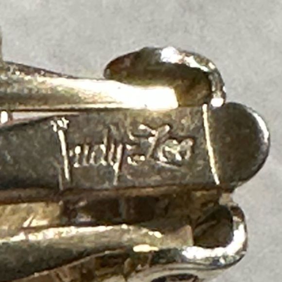 Vintage Signed Judy Lee Faux Pearl Gold tone Clip Earrings $10 Sale - Picture 4 of 5